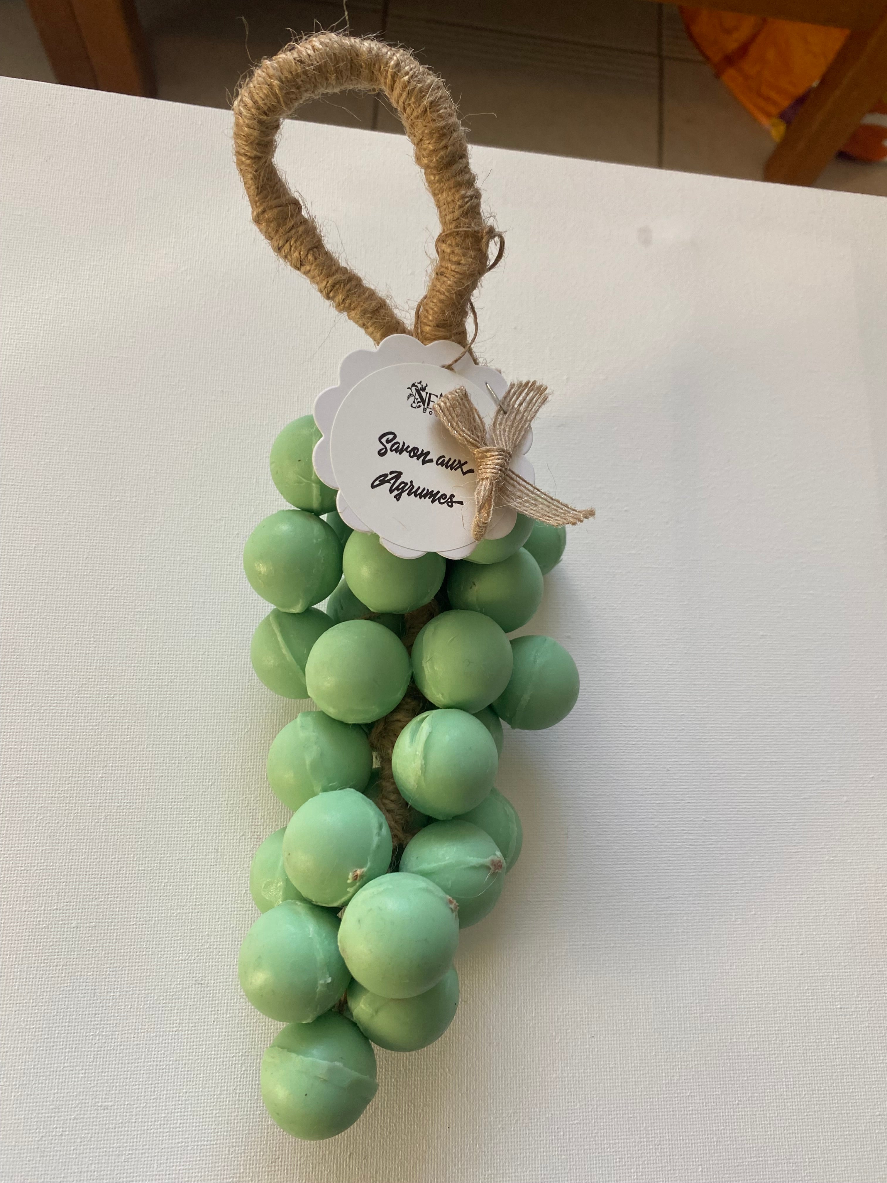 Savon parfumé en grappe